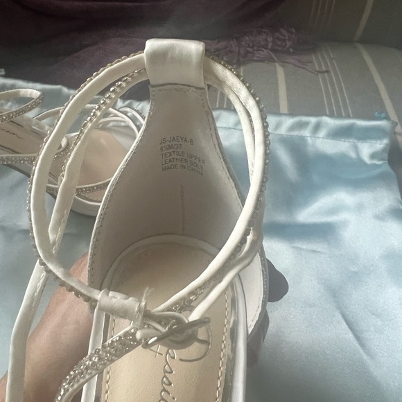 Jessica Simpson Silver and White Elegant Heels - Picture 7 of 7